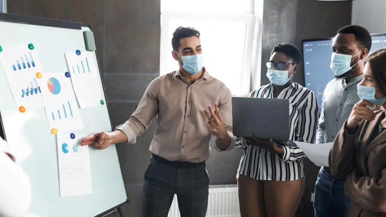 employee-in-protective-face-mask-presenting-busine-3Q43BFU